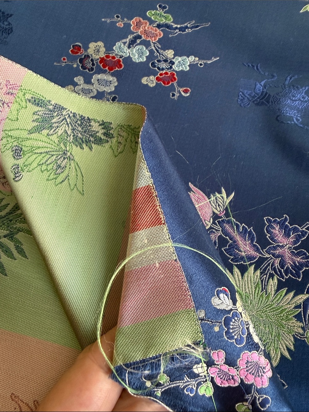 Vintage 1950s 60s Asian Brocade Satin Fabric Navy Floral Crane 4.75 Yds x 36 - Picture 16 of 16